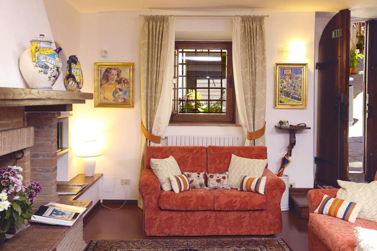 Apartment In B&B Del Giglio San Donato in Poggio Eksteriør billede